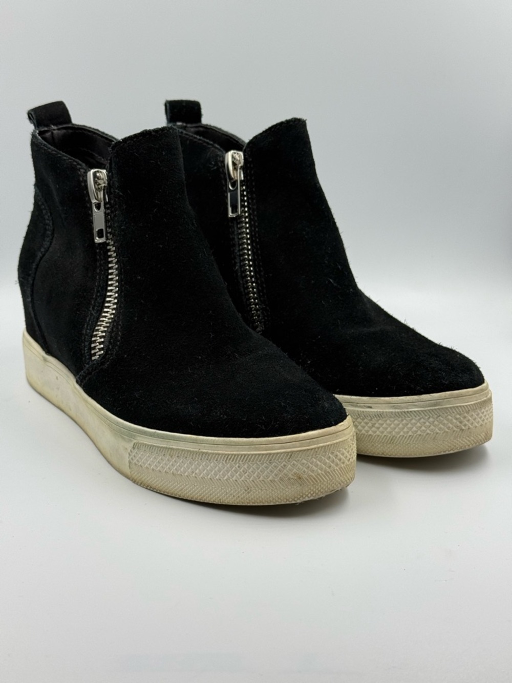 Steve Madden Black Suede Wedgie Double Zip Sneakers Size 6.5